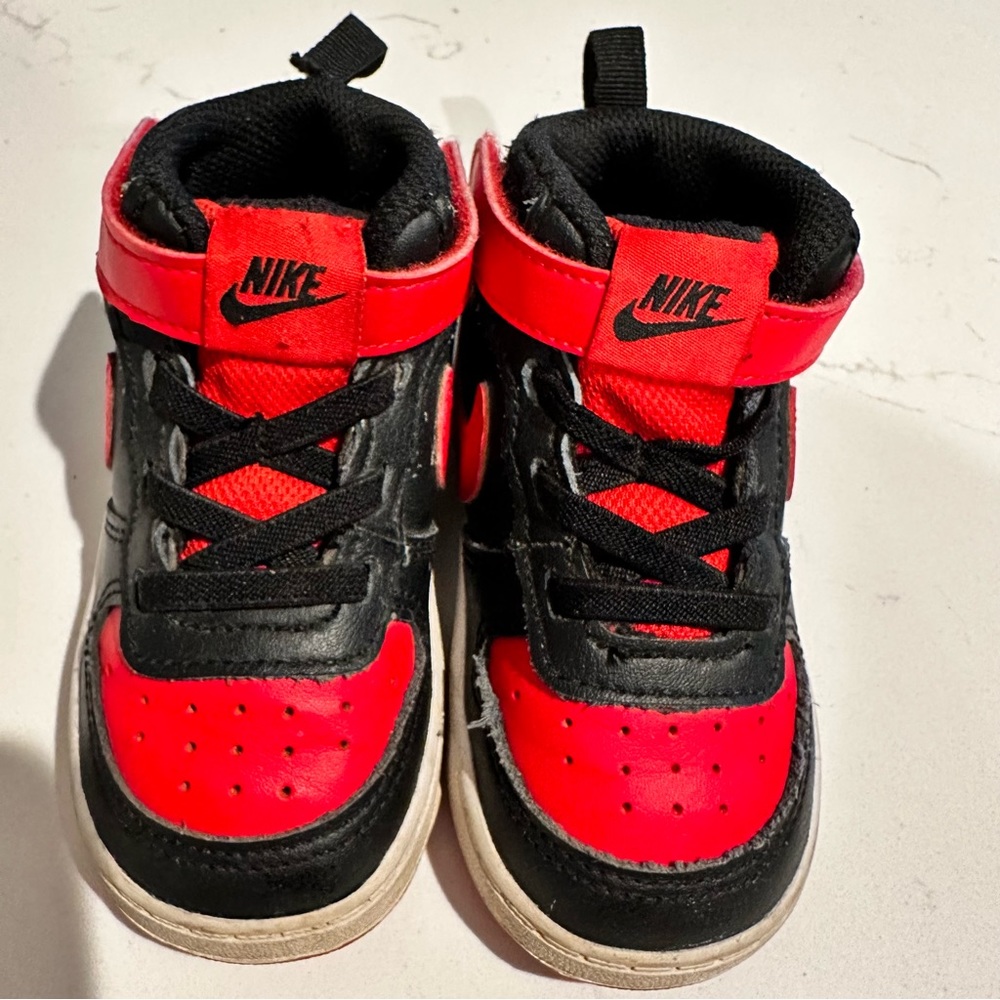 Size 7c Nike Court Borough mid 2